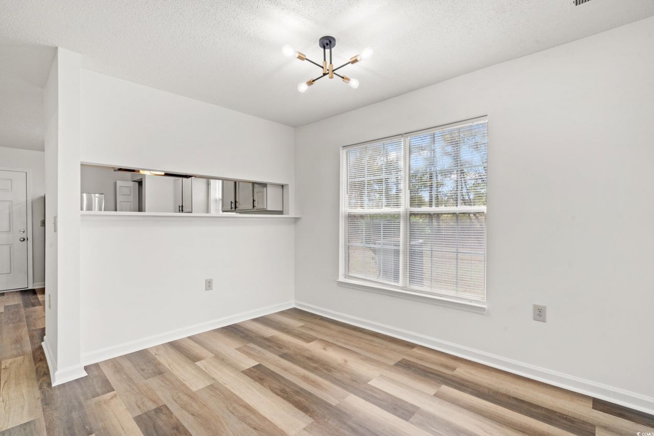 4239 Villas Dr. Photo 7