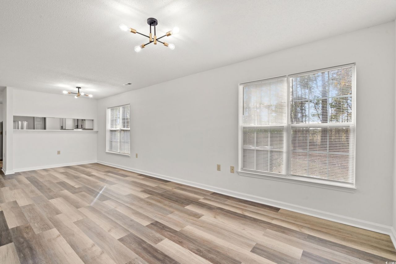 4239 Villas Dr. Photo 8