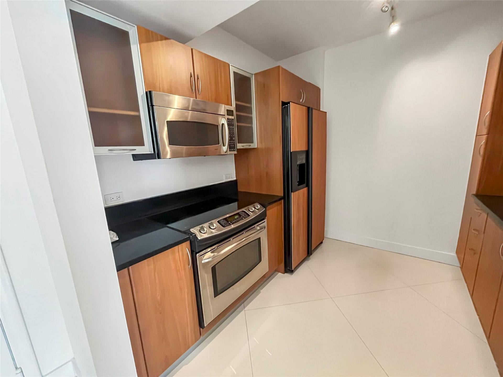 2775 NE 187th Street, Unit 627, Miami, FL 33180 Photo