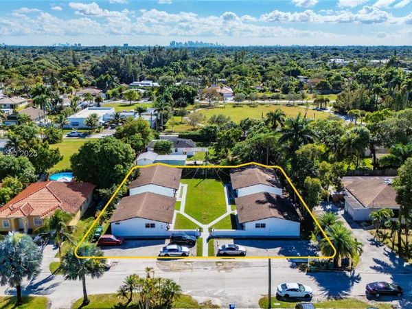 60 NW 161st St, Miami, FL 33169