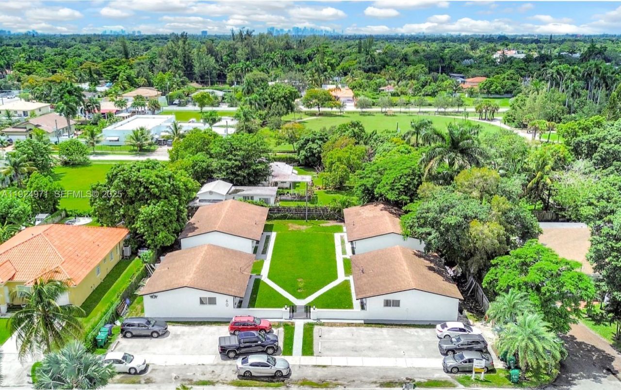 60 NW 161st St, Miami, FL 33169 Photo