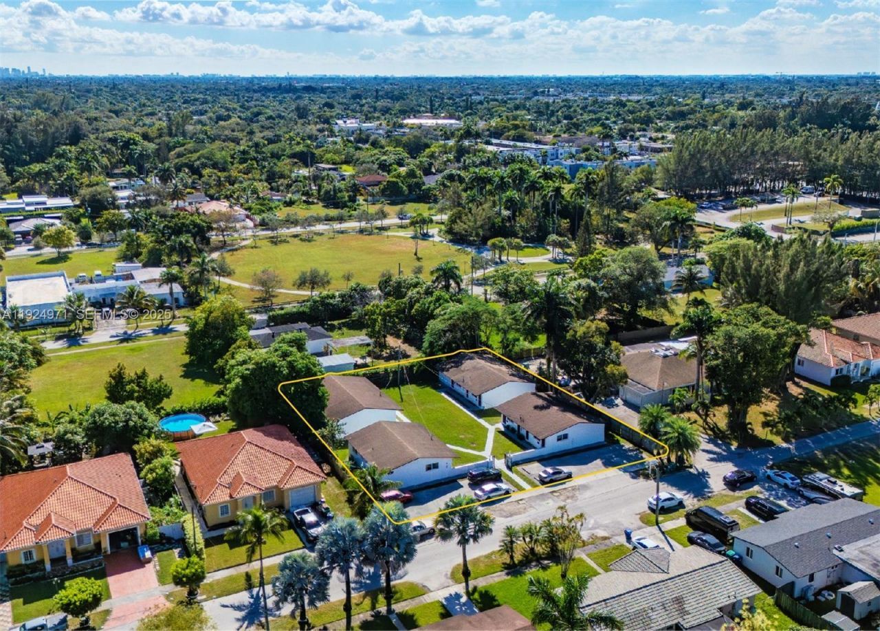 60 NW 161st St, Miami, FL 33169 Photo