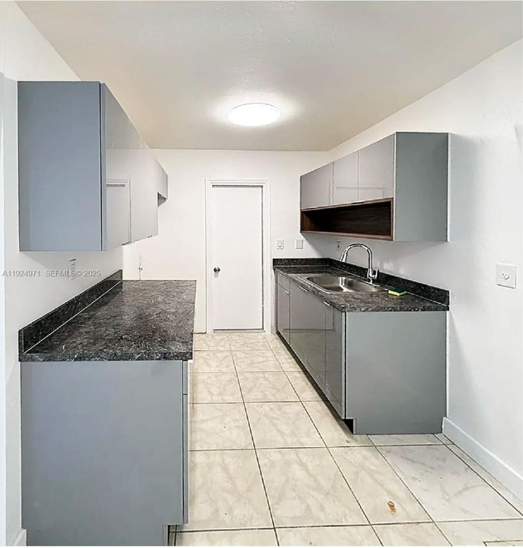 60 NW 161st St, Miami, FL 33169 Photo