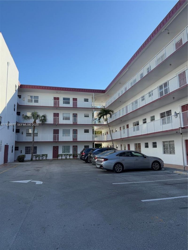 4270 NW 40th St, Unit 202, Lauderdale Lakes, FL 33319 Photo