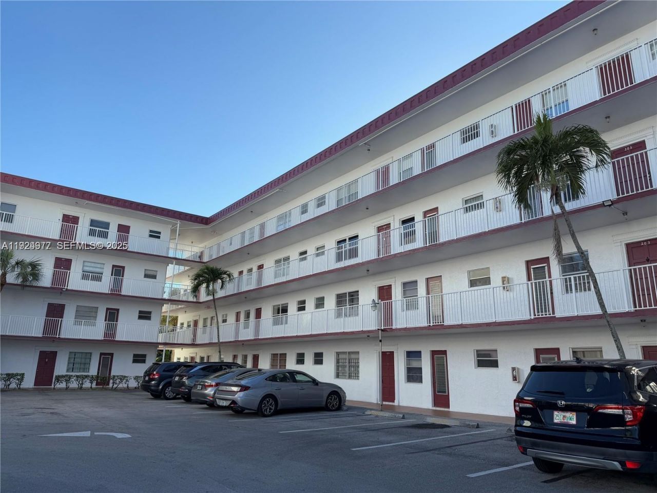 4270 NW 40th St, Unit 202, Lauderdale Lakes, FL 33319 Photo