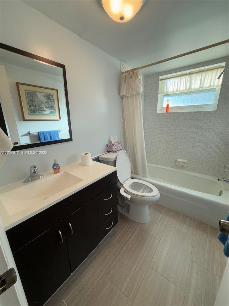 4270 NW 40th St, Unit 202, Lauderdale Lakes, FL 33319 Photo