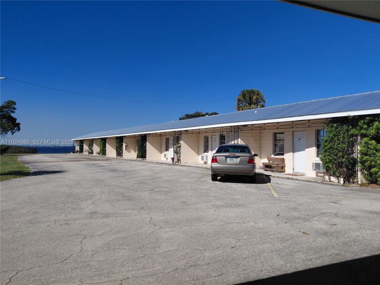 1001 Lakeview Drive, Sebring, FL 33870 Photo