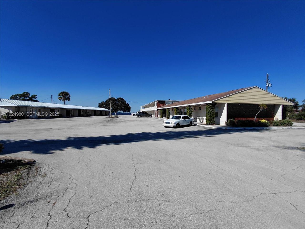 1001 Lakeview Drive, Sebring, FL 33870 Photo