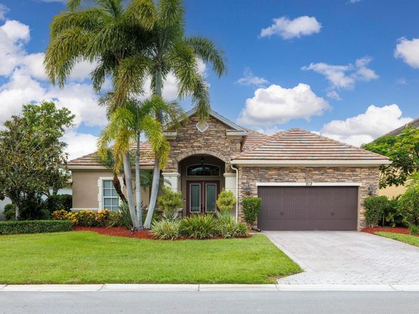 912 SW Sun Circle, Palm City, FL 34990