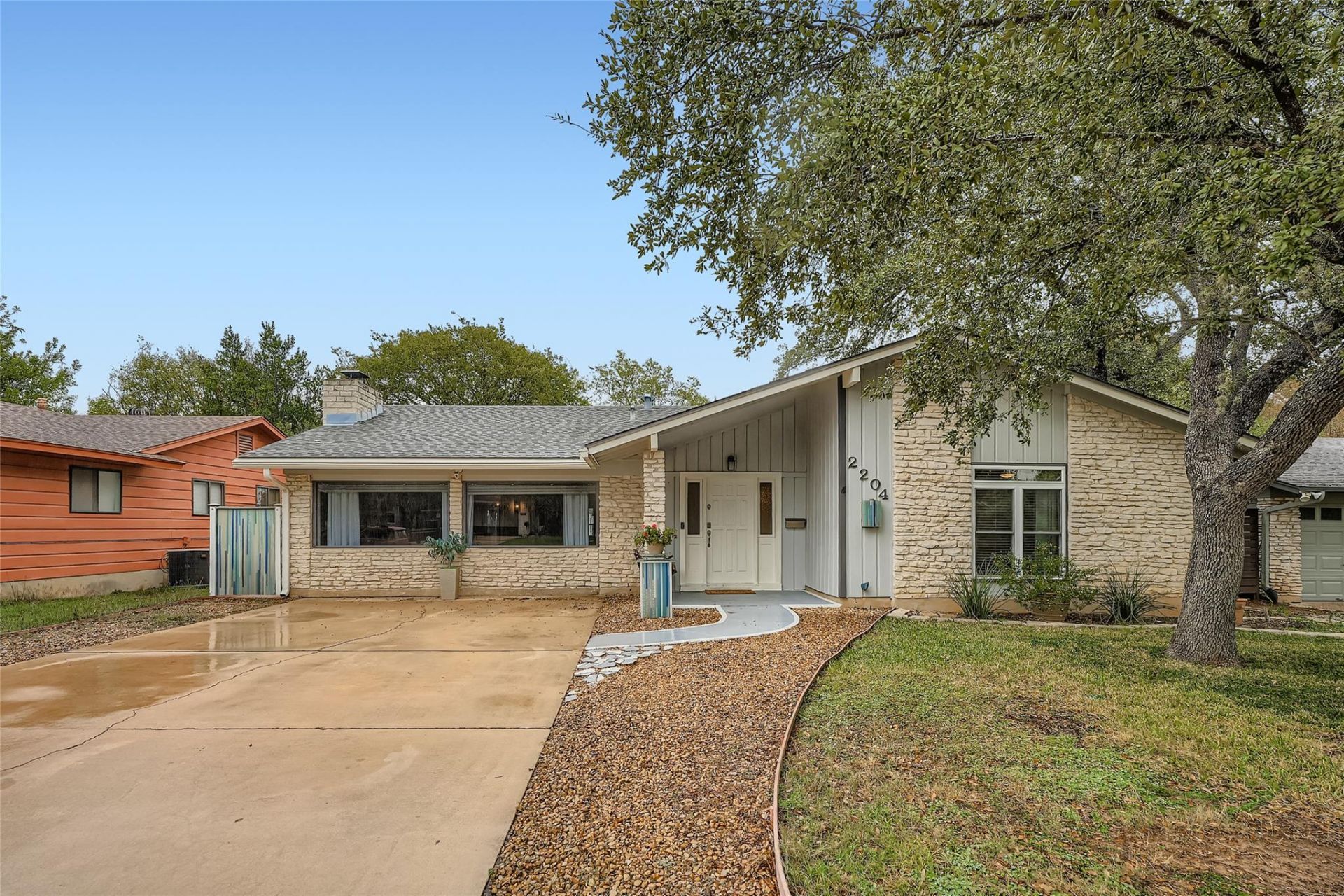 2204 Falcon Hill Dr, Austin, TX 78745 Main Photo