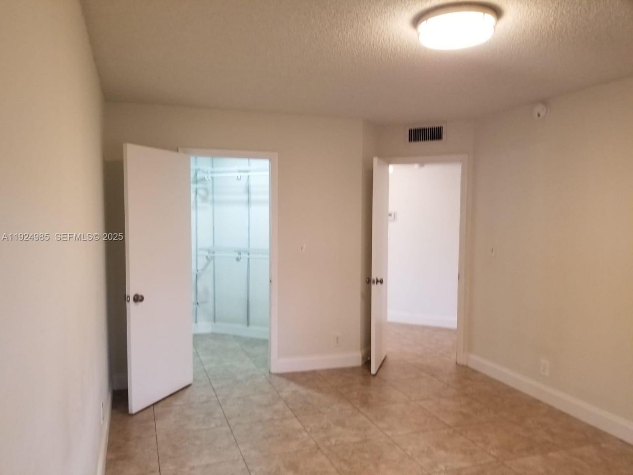 8290 Lake Dr, Unit 220, Doral, FL 33166 Photo