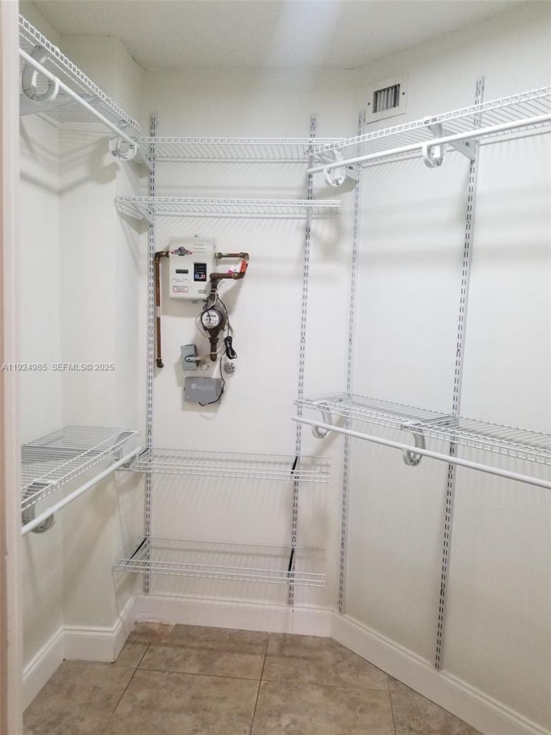 8290 Lake Dr, Unit 220, Doral, FL 33166 Photo