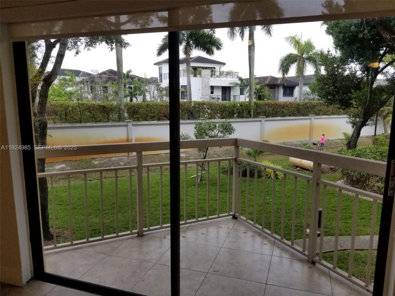 8290 Lake Dr, Unit 220, Doral, FL 33166 Photo