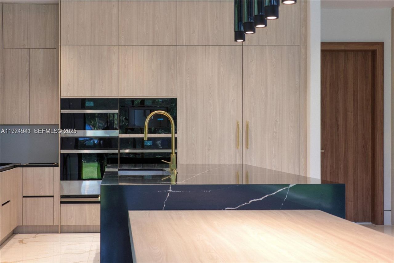 5903 SW 54th Ct, Davie, FL 33314 Photo