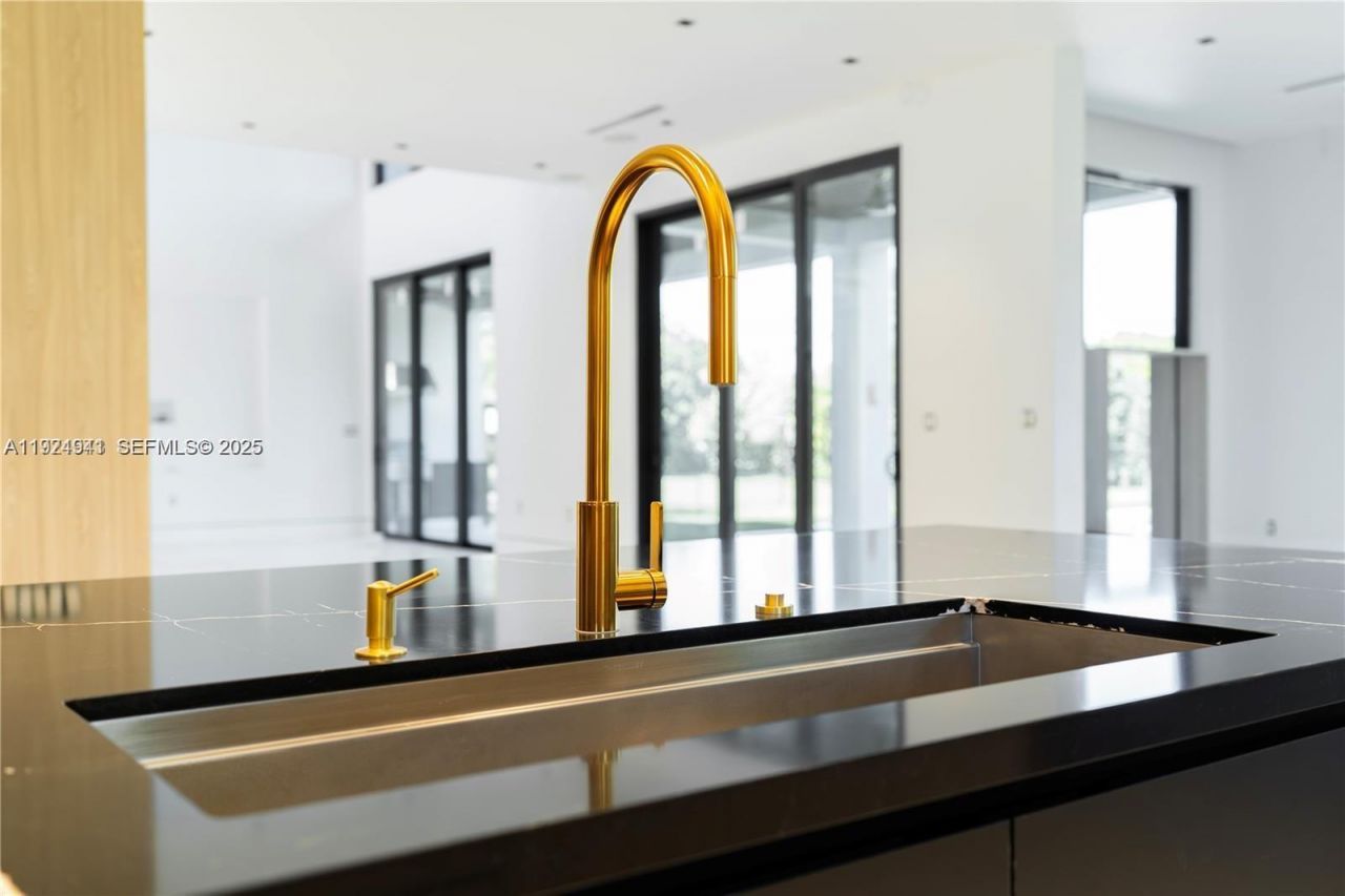 5903 SW 54th Ct, Davie, FL 33314 Photo