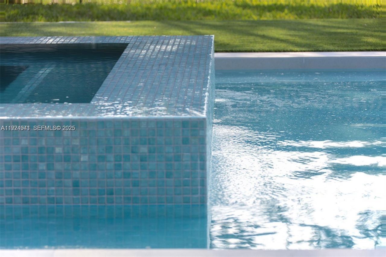 5903 SW 54th Ct, Davie, FL 33314 Photo