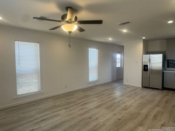 213 W White, Pleasanton, TX 78064