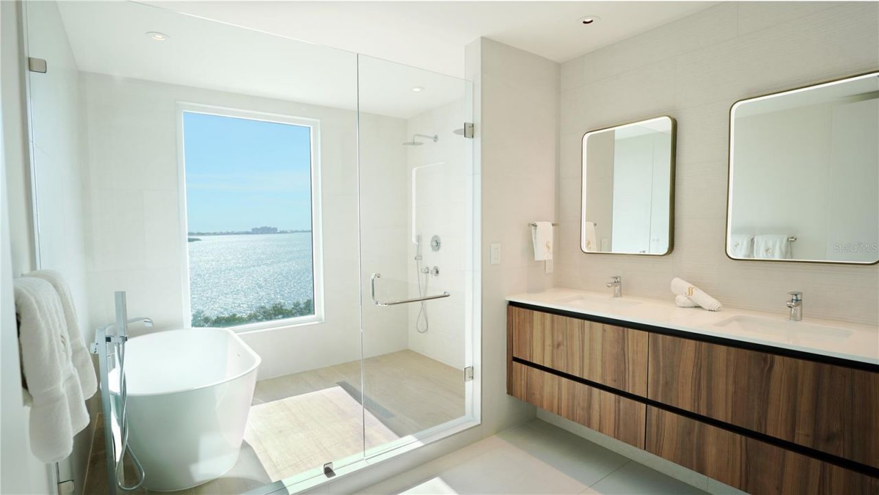 1020 Sunset Point Road, Unit 609, Clearwater, FL 33755 Photo