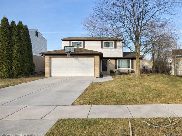 14710 Loretta Place, Oak Park, MI 48237