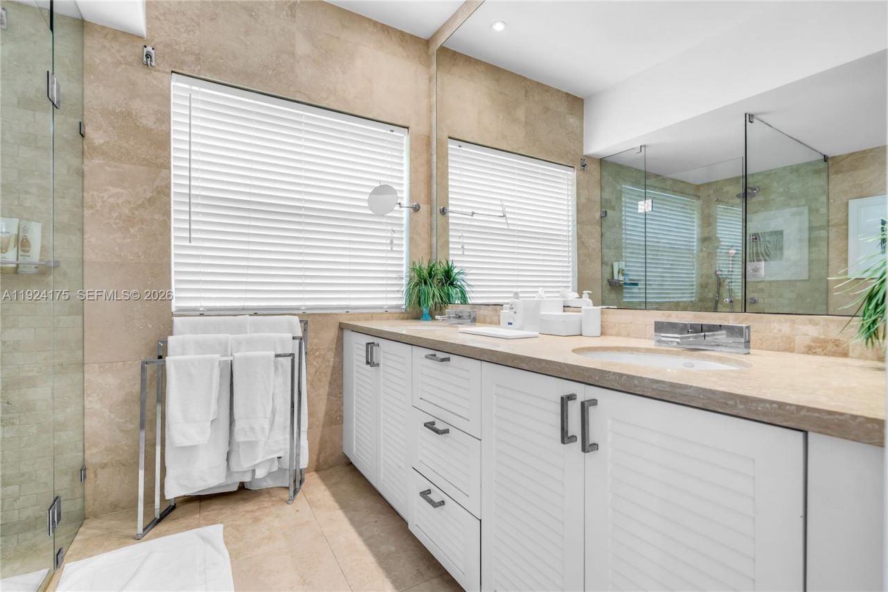 591 N Mashta Dr, Key Biscayne, FL 33149 Photo