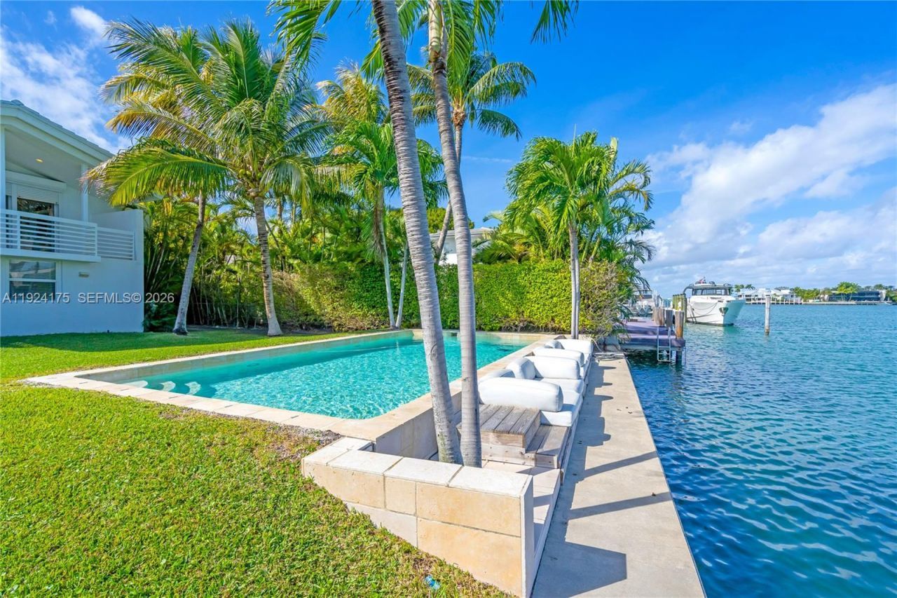 591 N Mashta Dr, Key Biscayne, FL 33149 Photo