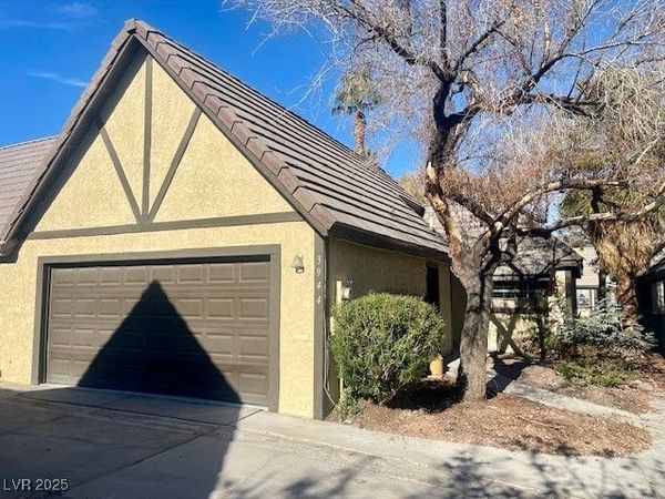 3944 Edgemoor Way, Las Vegas, NV 89121