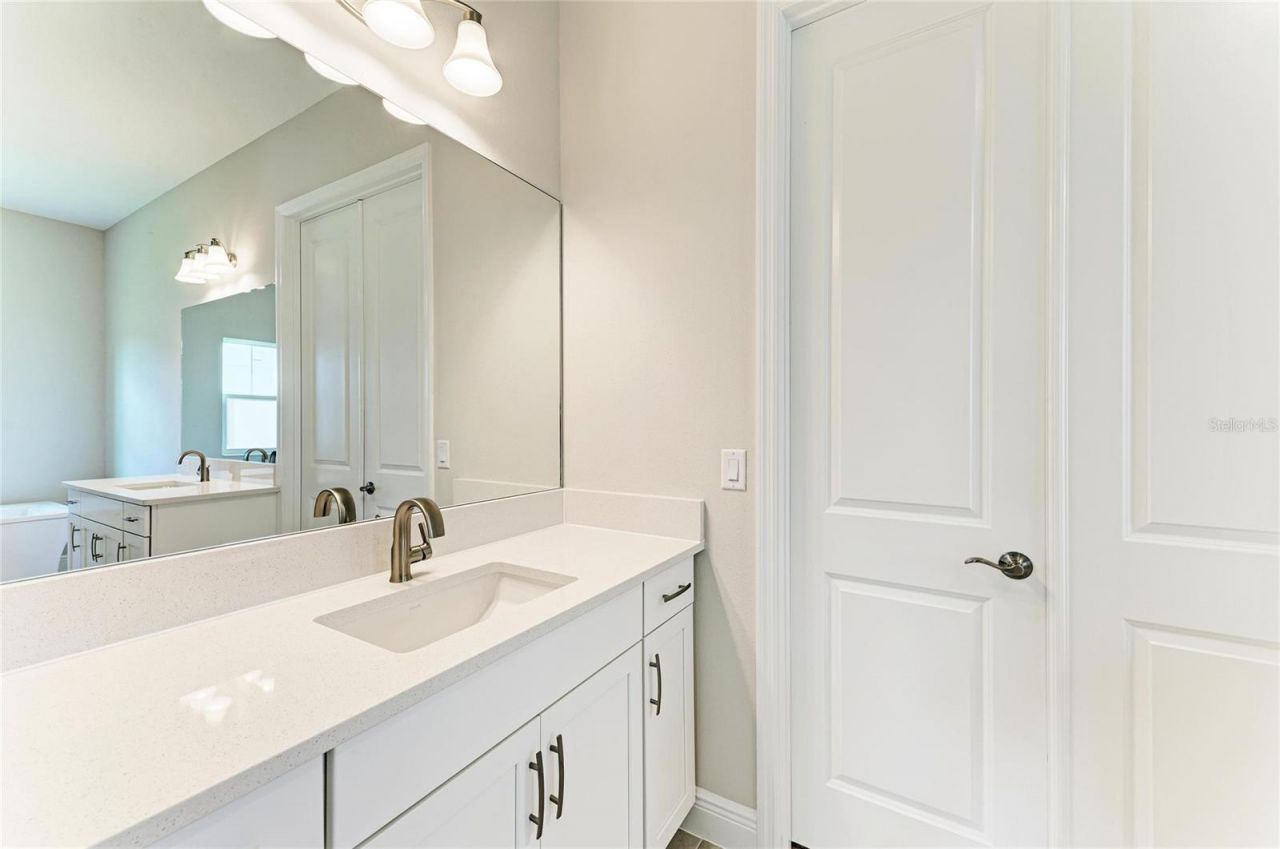 10073 Meadowrun Drive, Lithia, FL 33547 Photo