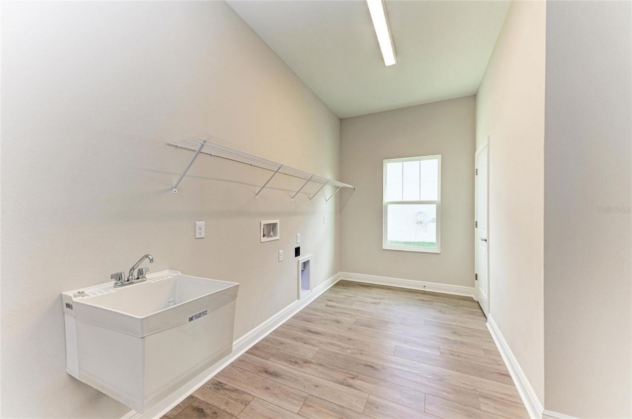 10073 Meadowrun Drive, Lithia, FL 33547 Photo