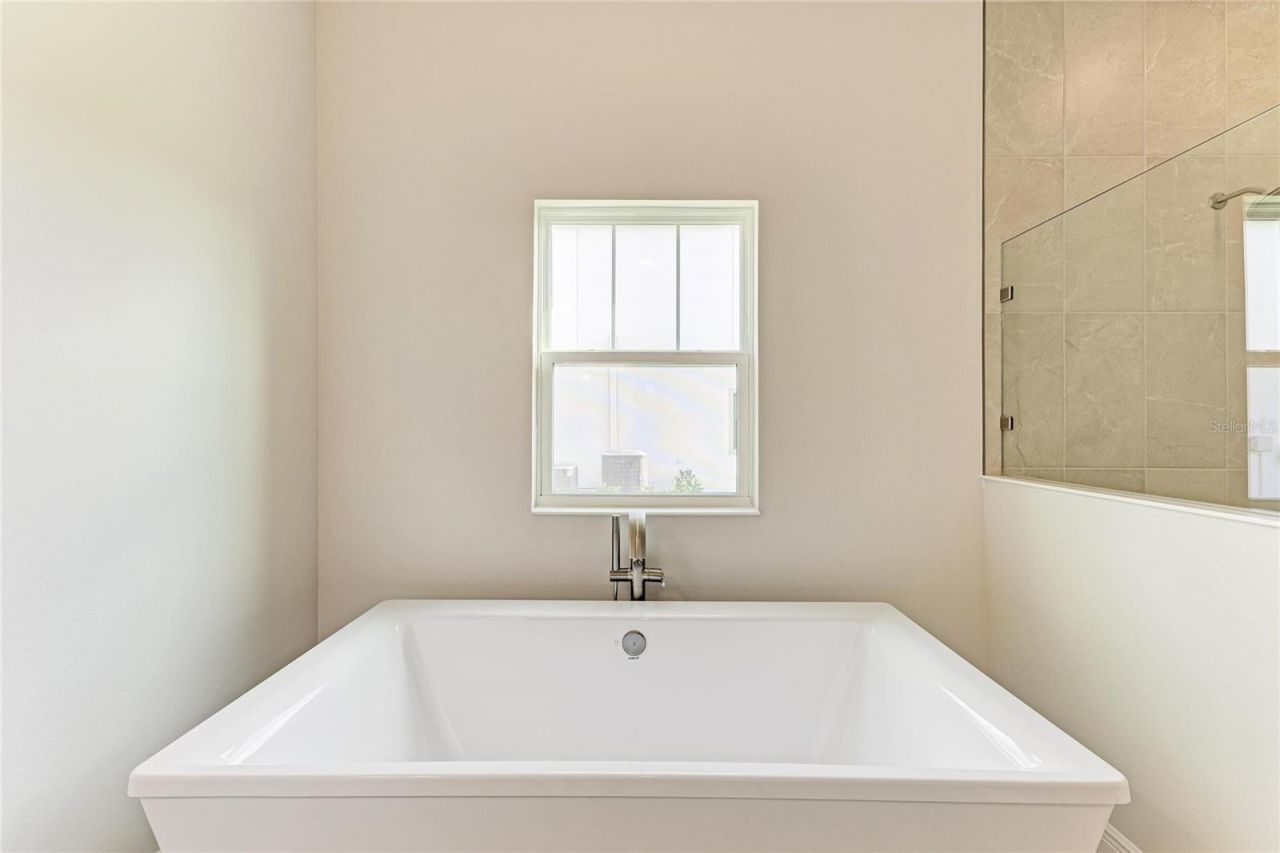 10073 Meadowrun Drive, Lithia, FL 33547 Photo