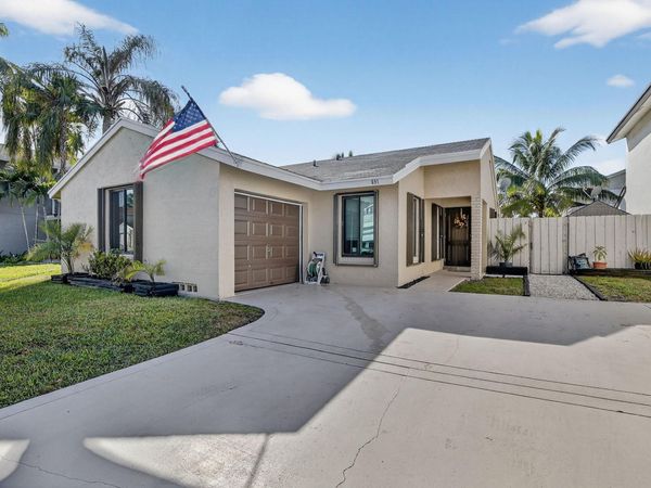 691 Willow Grove Ter, Davie, FL 33325