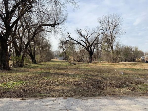 617 N 8th Street, Chickasha, OK 73018