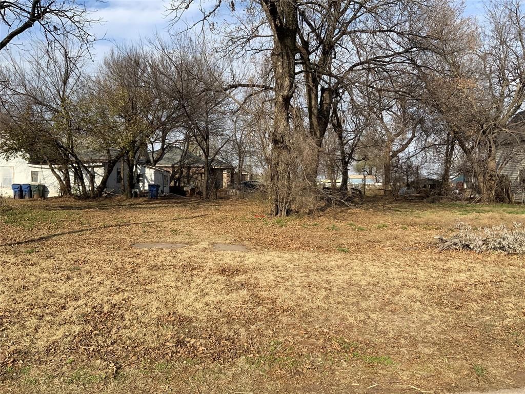 624 W Michigan Avenue, Chickasha, OK 73018 Main Photo