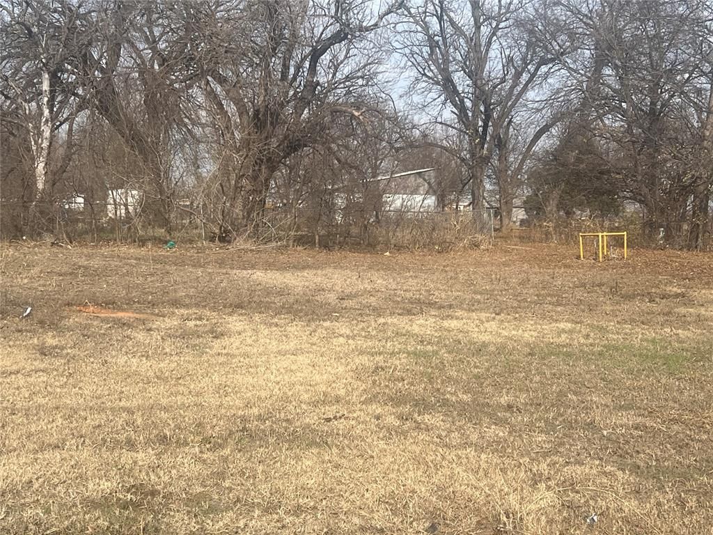 928 W Delaware Avenue, Chickasha, OK 73018 Main Photo