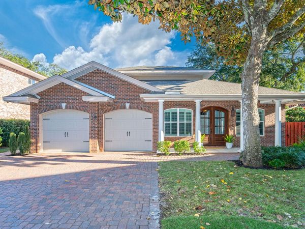 16 Plantation Oaks Drive, Mary Esther, FL 32569