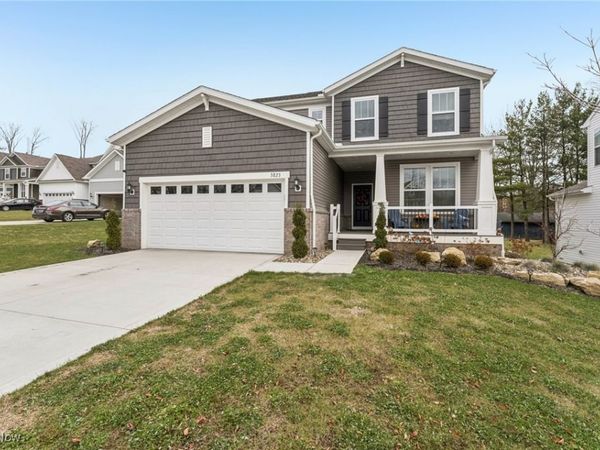 3823 Golden Wood Way, Uniontown, OH 44685