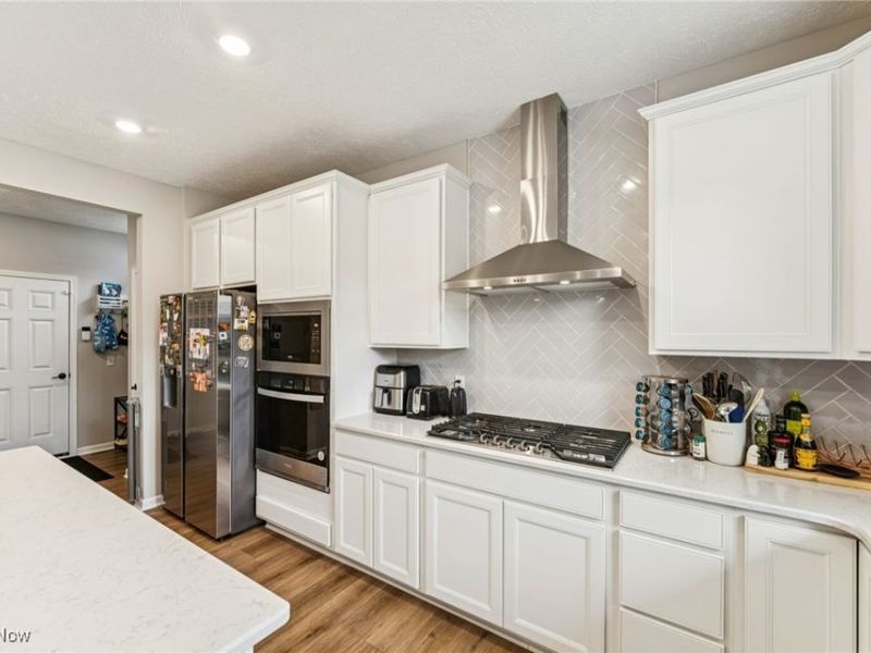 3823 Golden Wood Way, Uniontown, OH 44685 Photo 13