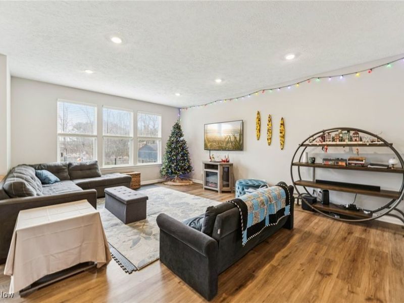 3823 Golden Wood Way, Uniontown, OH 44685 Photo 3