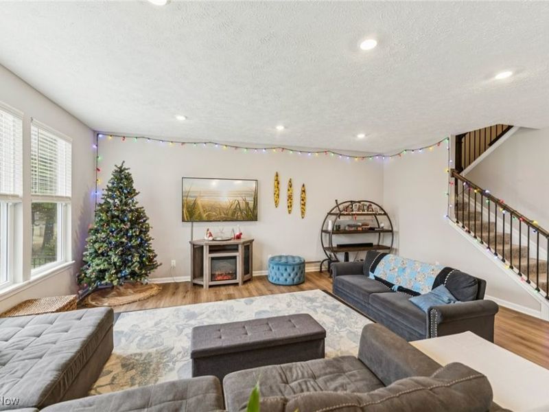 3823 Golden Wood Way, Uniontown, OH 44685 Photo 4