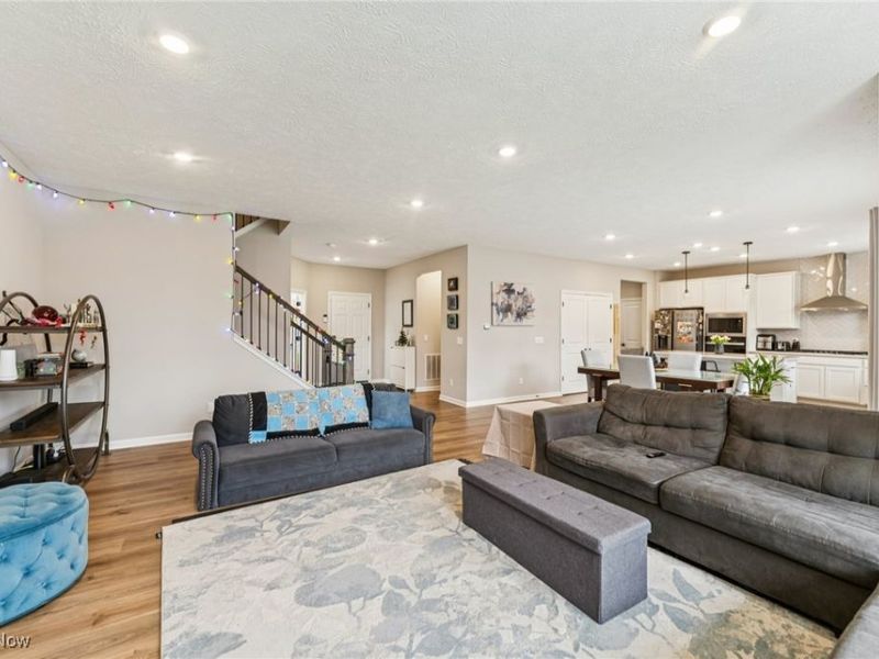 3823 Golden Wood Way, Uniontown, OH 44685 Photo 5