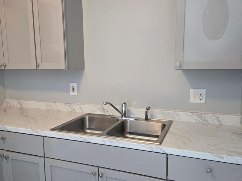 2927 Poolside Drive, Unit 10, Columbus, OH 43224 Photo 10