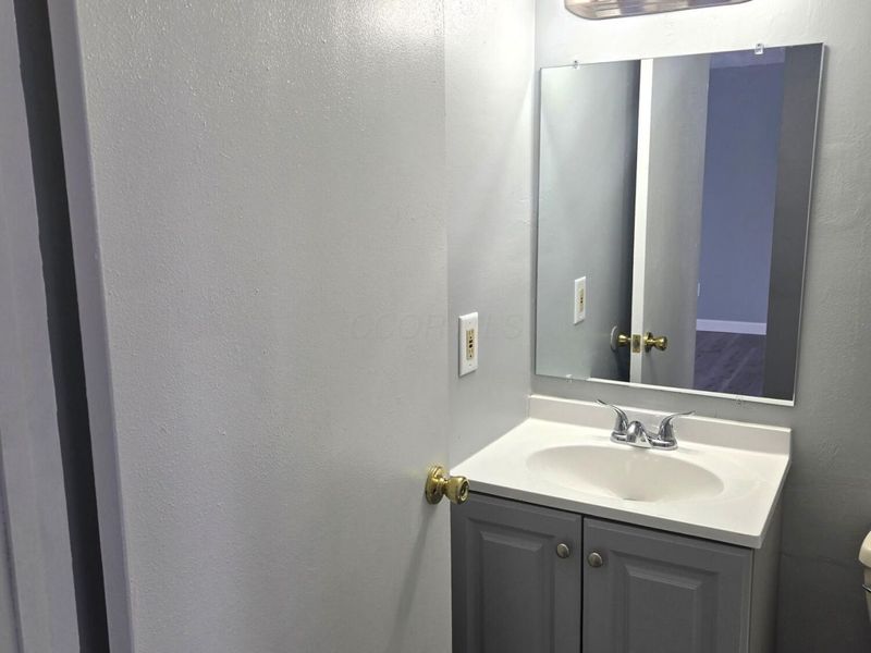 2927 Poolside Drive, Unit 10, Columbus, OH 43224 Photo 12