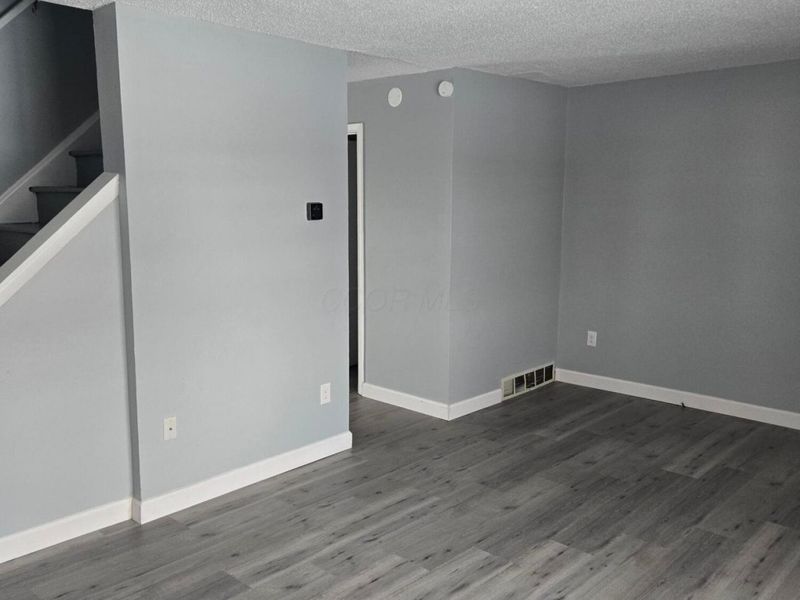 2927 Poolside Drive, Unit 10, Columbus, OH 43224 Photo 6