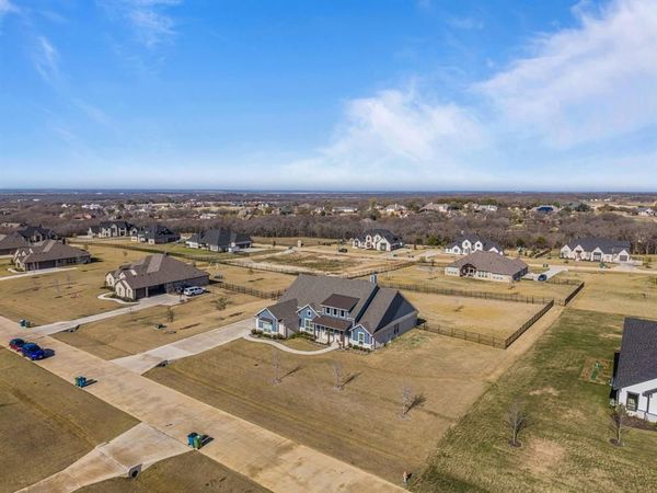 180 Waterview Drive, Gunter, TX 75058