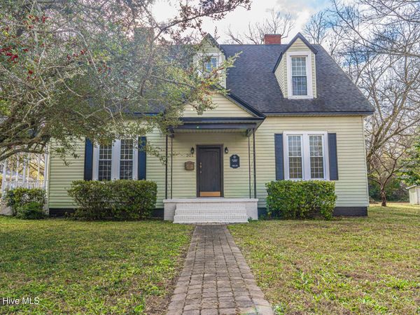 301 W Central Street, Maxton, NC 28364