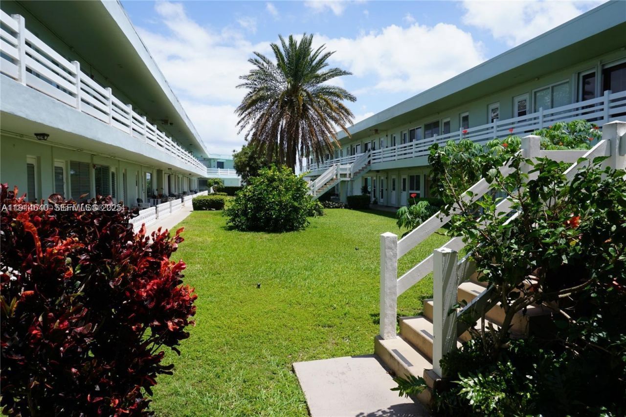 2700 NE 135th St, Unit 45, North Miami, FL 33181 Photo