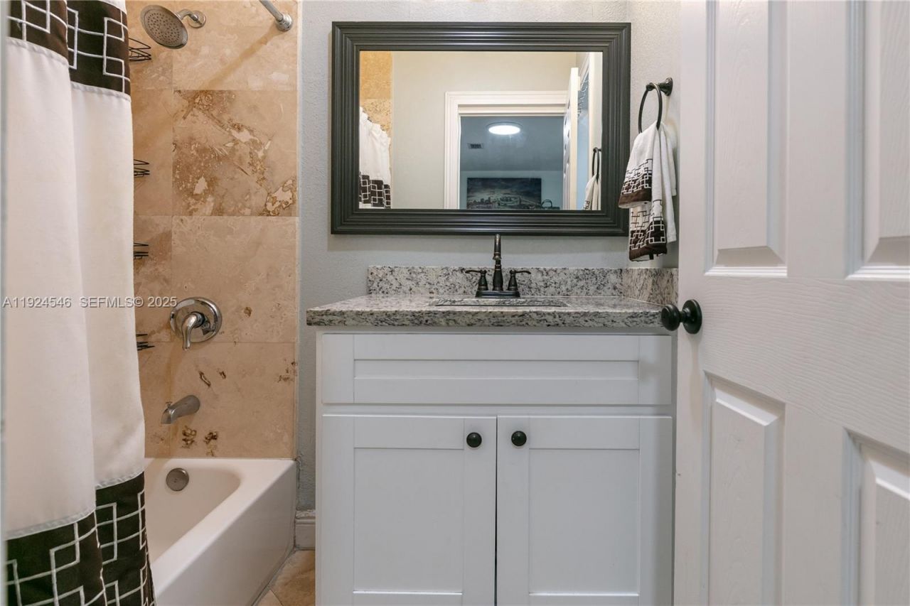 10851 NE 2nd Ct, Miami, FL 33161 Photo