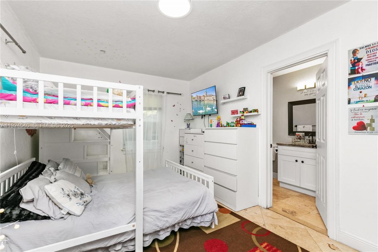 10851 NE 2nd Ct, Miami, FL 33161 Photo