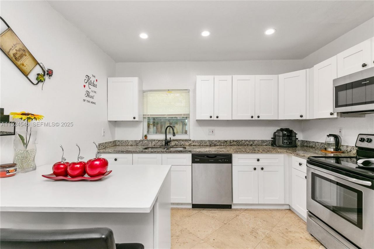 10851 NE 2nd Ct, Miami, FL 33161 Photo