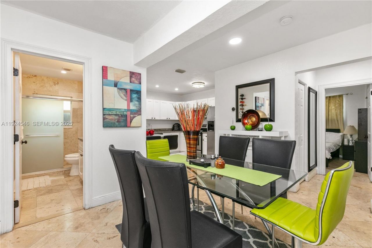 10851 NE 2nd Ct, Miami, FL 33161 Photo