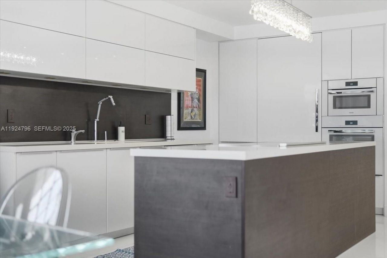 100 Lincoln Road, Unit 747, Miami Beach, FL 33139 Photo